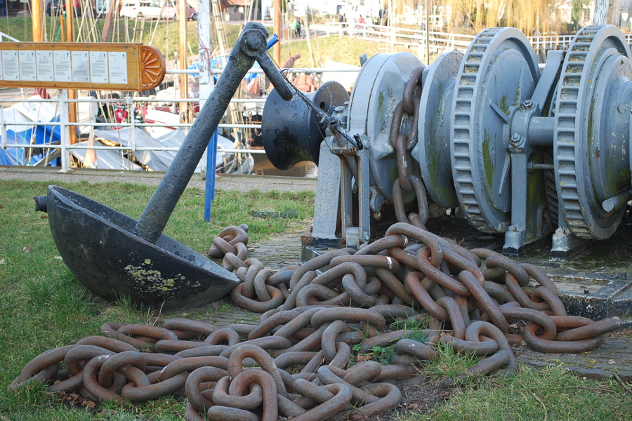 Anker im Hafen von Carolinensiel